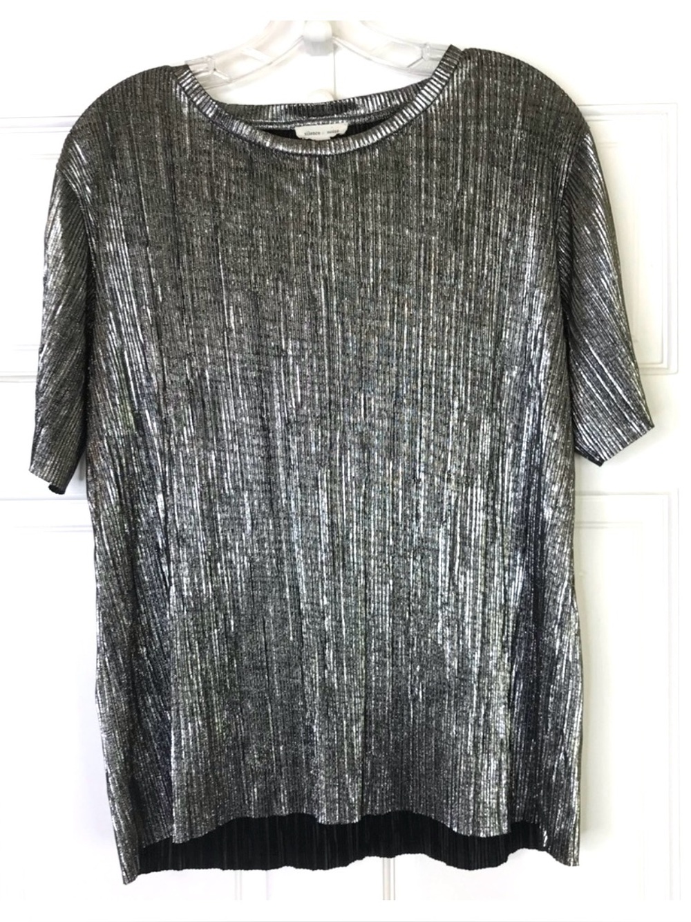 URBAN OUTFITTERS SILENCE + NOISE Shiny Metallic Ribbed Top Size M Silver